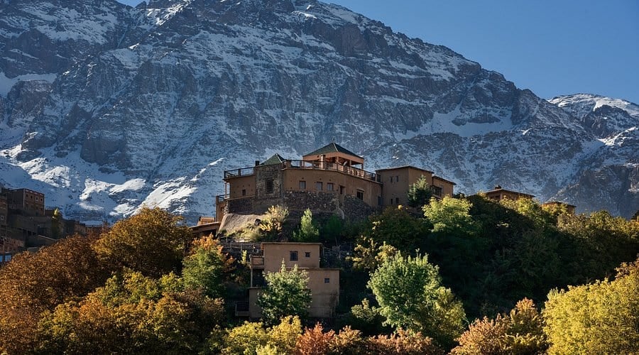 معسكر الرجال في إمليل بجبال الأطلس بالمغرب